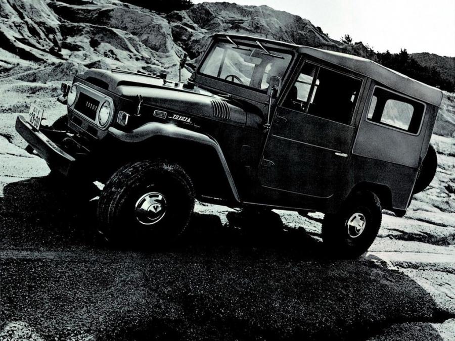  Toyota Land Cruiser 40 (FJ43) 1960 года  (фото 2 из 2)